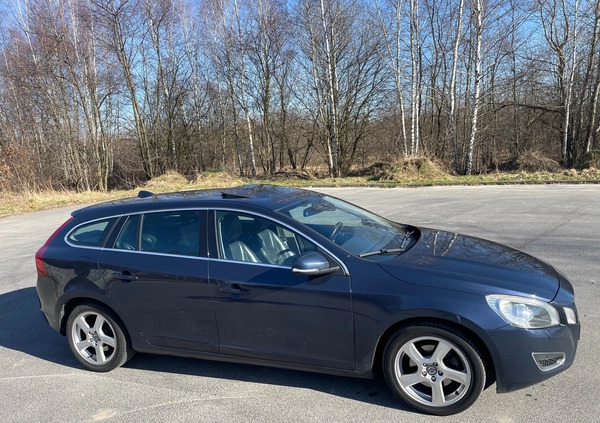 Volvo V60 cena 31900 przebieg: 205000, rok produkcji 2010 z Częstochowa małe 497